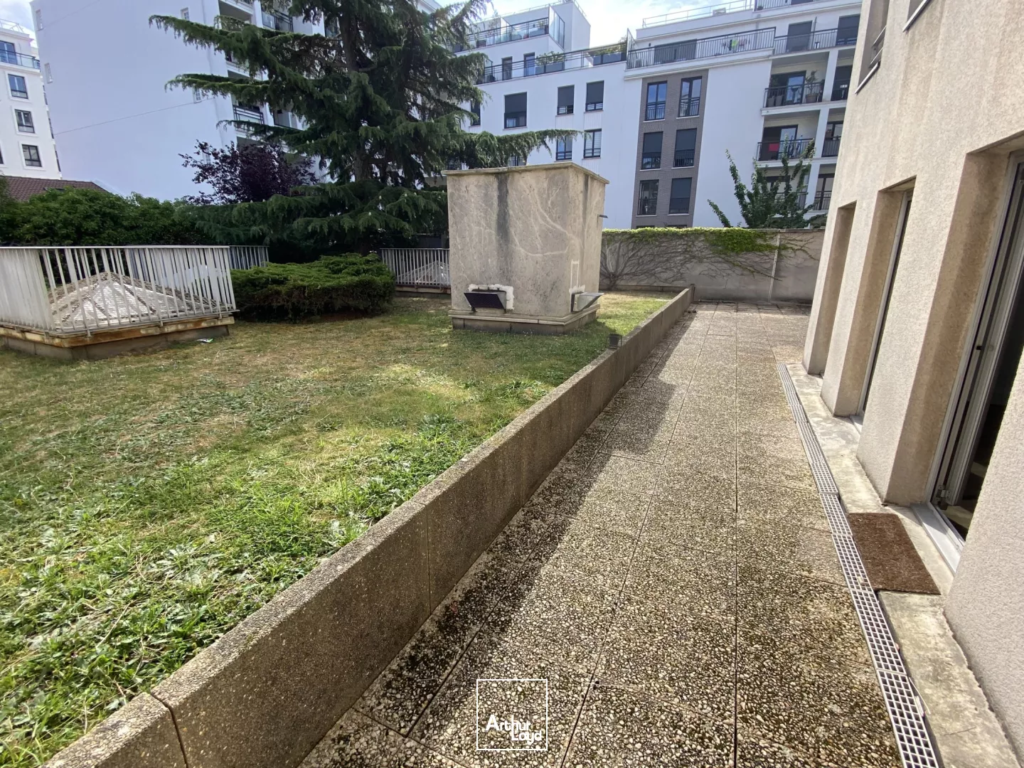 Espaces modulables avec jardin paysager à vendre, à Suresnes