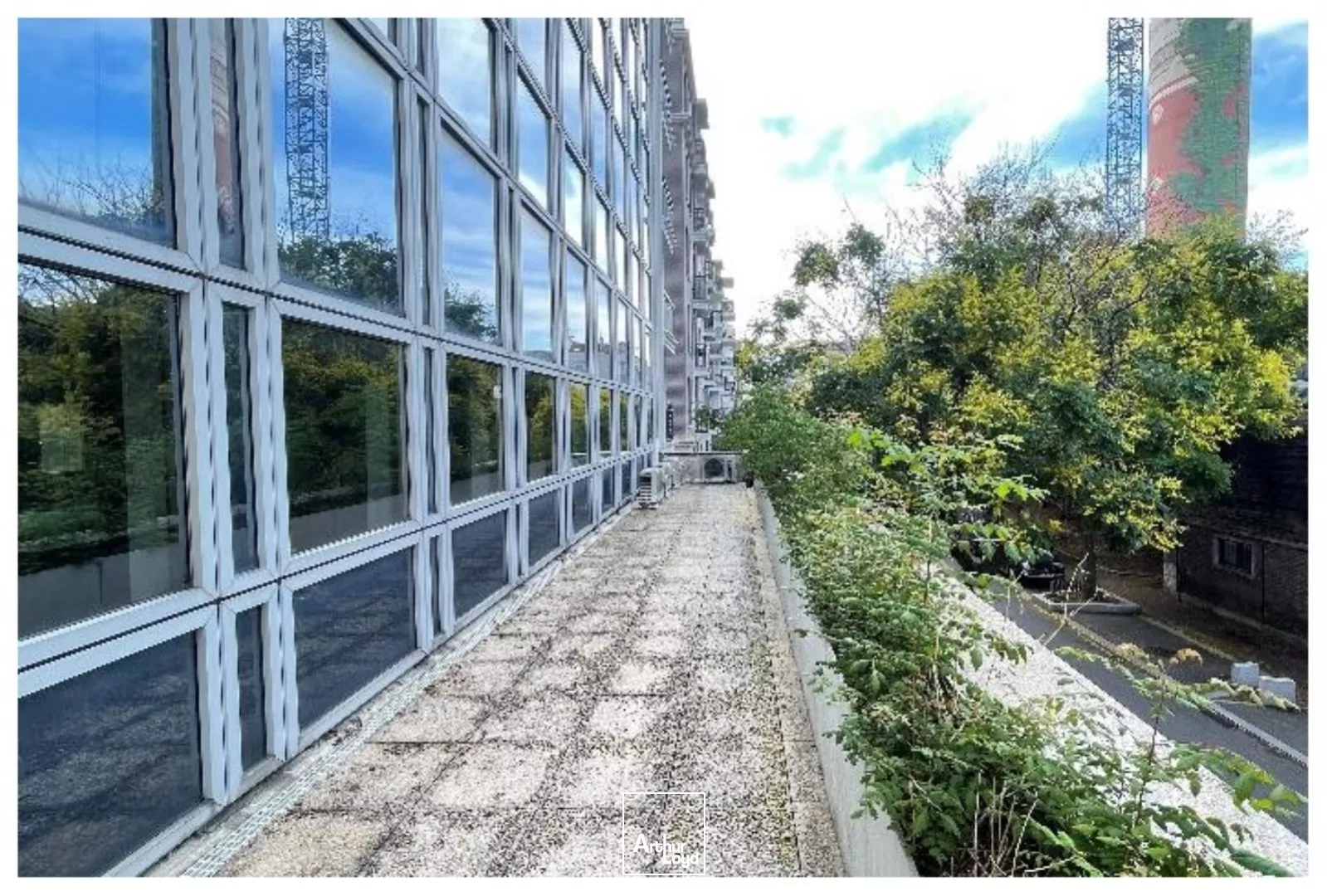 Espaces modulables avec jardin paysager à vendre, à Suresnes