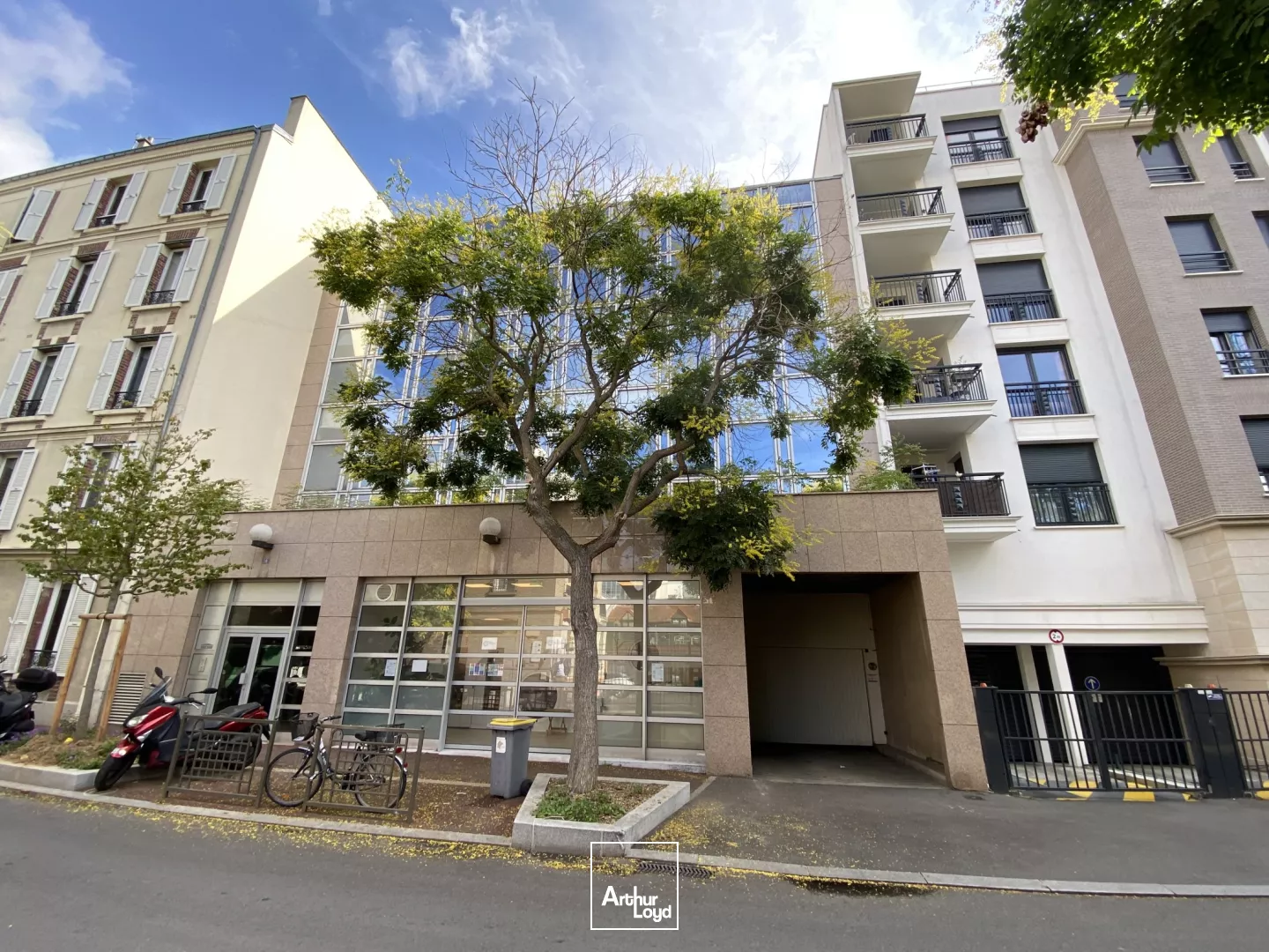 Espaces modulables avec jardin paysager à vendre, à Suresnes