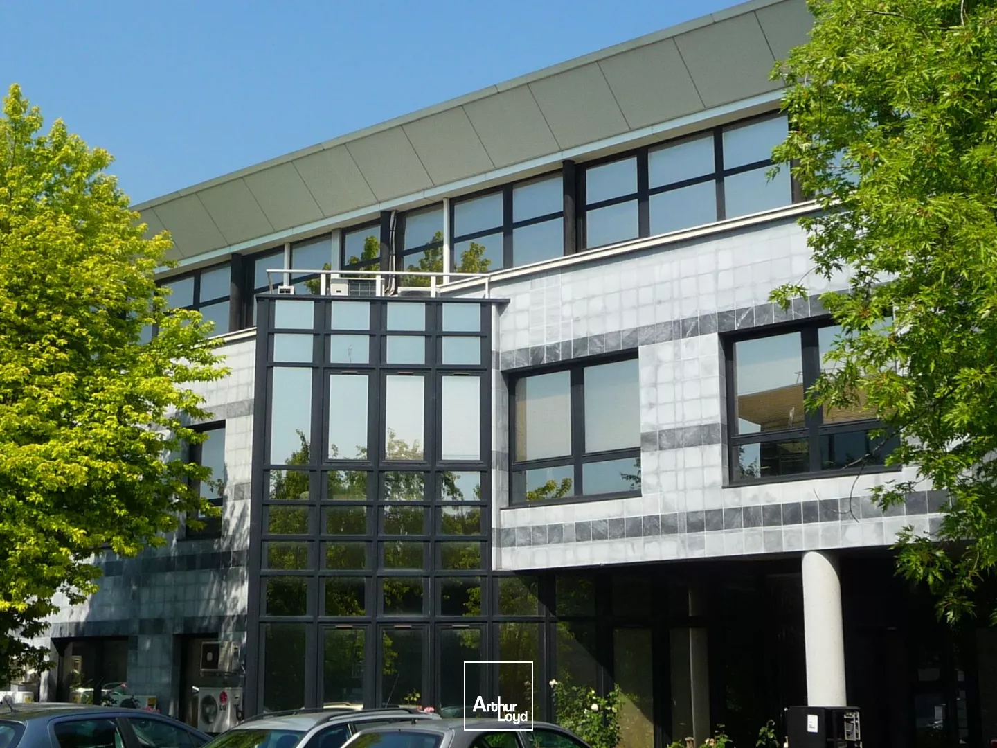 Bureaux à vendre à Gennevilliers - Parfait état avec extérieur privatif et parkings - Au pied du RER C