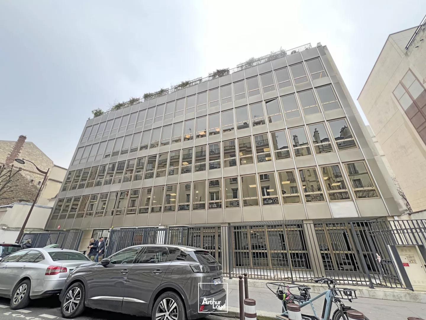 Bureaux lumineux et traversants à Neuilly sur Seine - Jardin et Terrasse - Au pied du Métro 1 