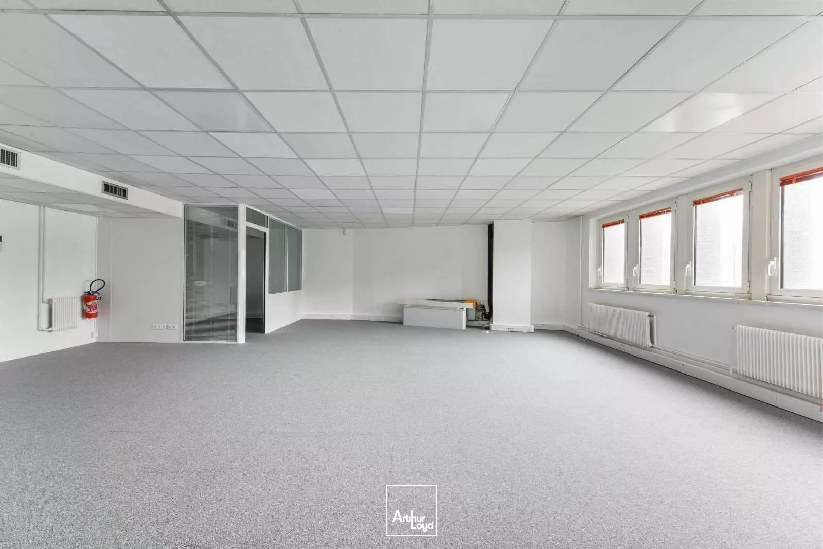 BUREAUX FONCTIONNELS - RARE SUR LE SECTEUR - NEUILLY SUR SEINE PROCHE METRO