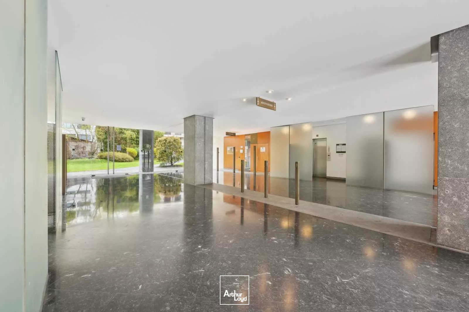 BUREAUX FONCTIONNELS - RARE SUR LE SECTEUR - NEUILLY SUR SEINE PROCHE METRO