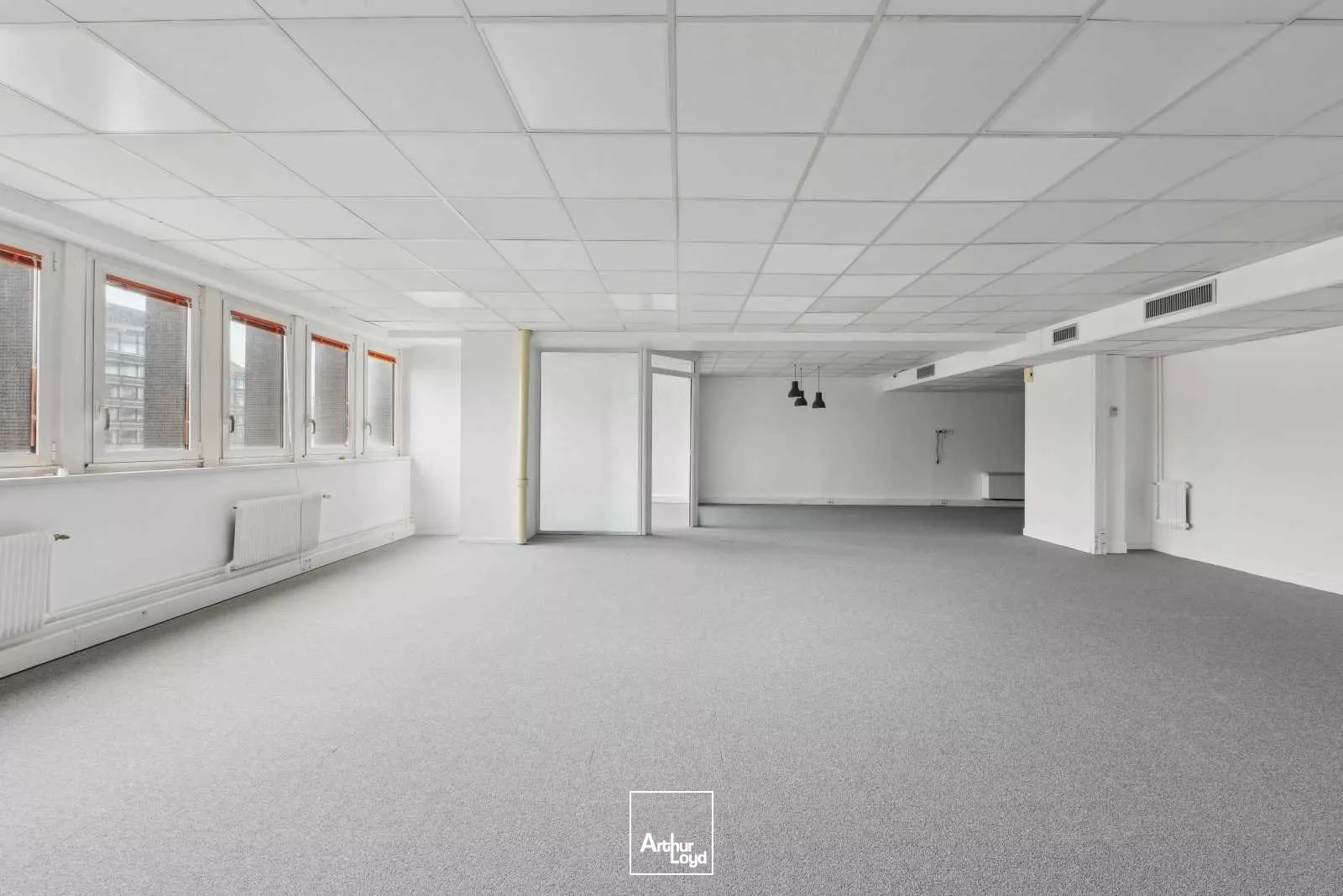 BUREAUX FONCTIONNELS - RARE SUR LE SECTEUR - NEUILLY SUR SEINE PROCHE METRO