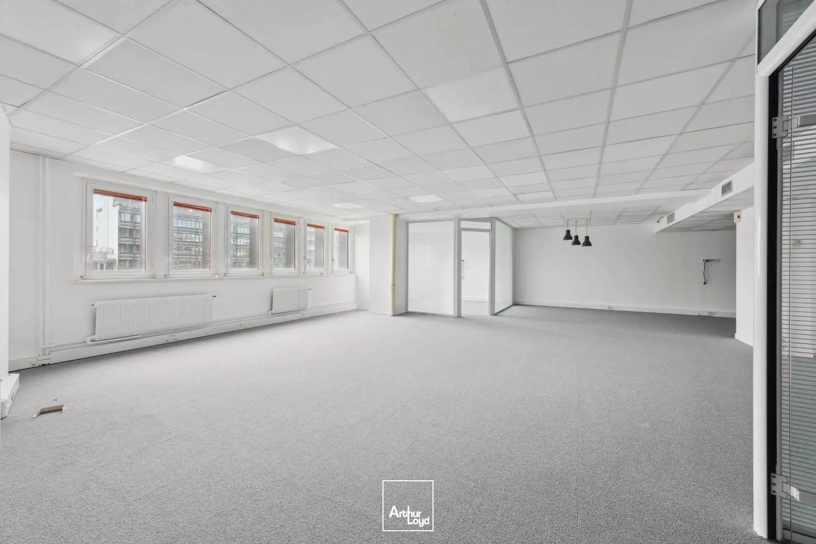 BUREAUX FONCTIONNELS - RARE SUR LE SECTEUR - NEUILLY SUR SEINE PROCHE METRO