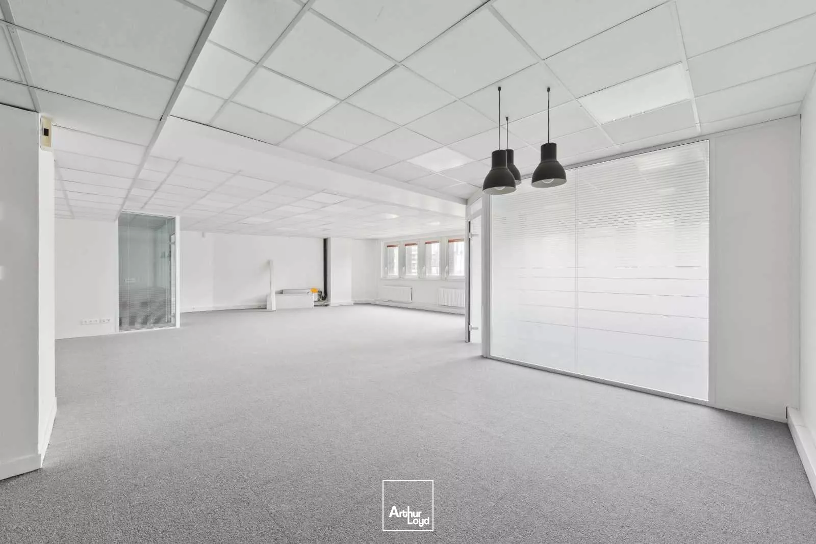 BUREAUX FONCTIONNELS - RARE SUR LE SECTEUR - NEUILLY SUR SEINE PROCHE METRO