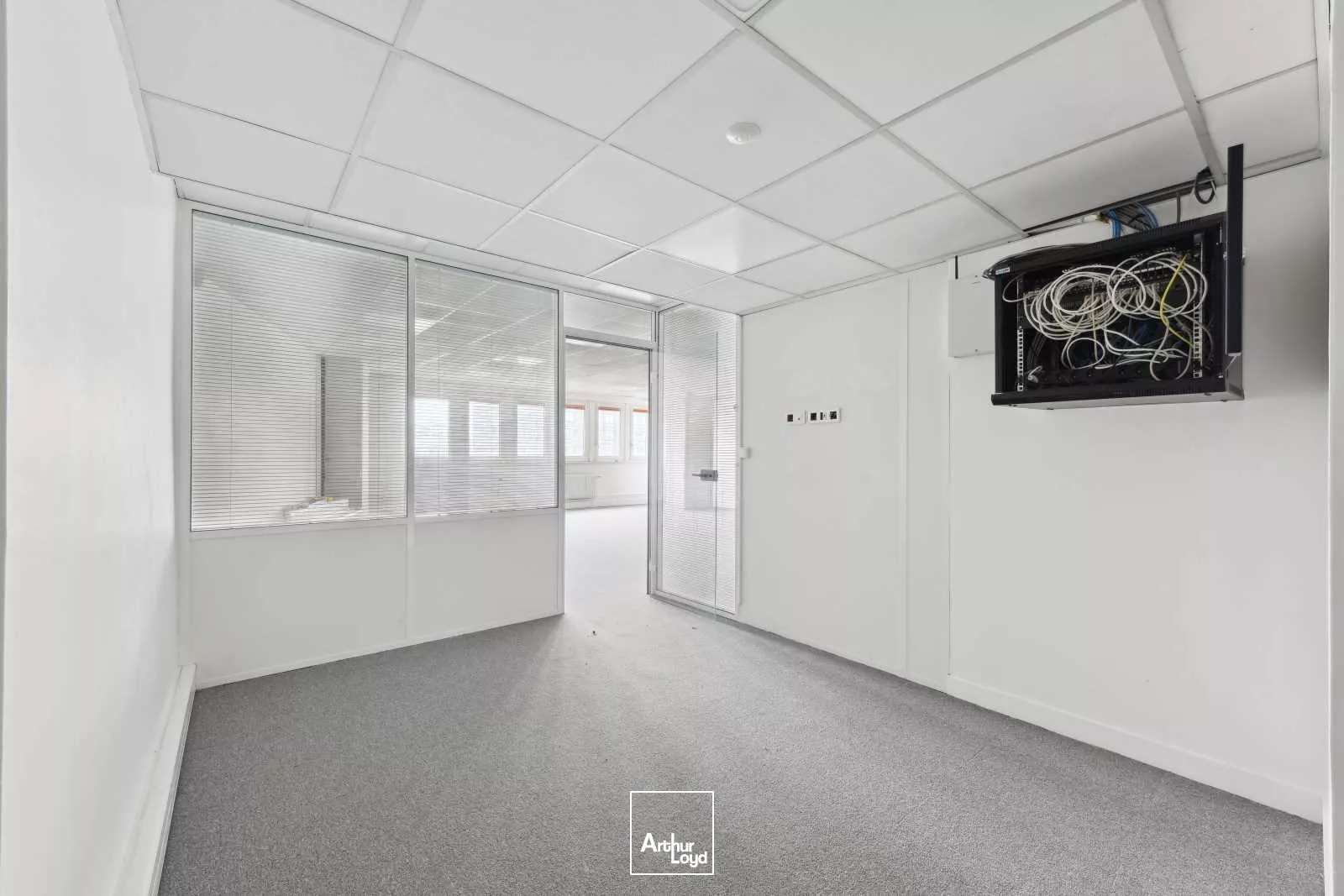 BUREAUX FONCTIONNELS - RARE SUR LE SECTEUR - NEUILLY SUR SEINE PROCHE METRO