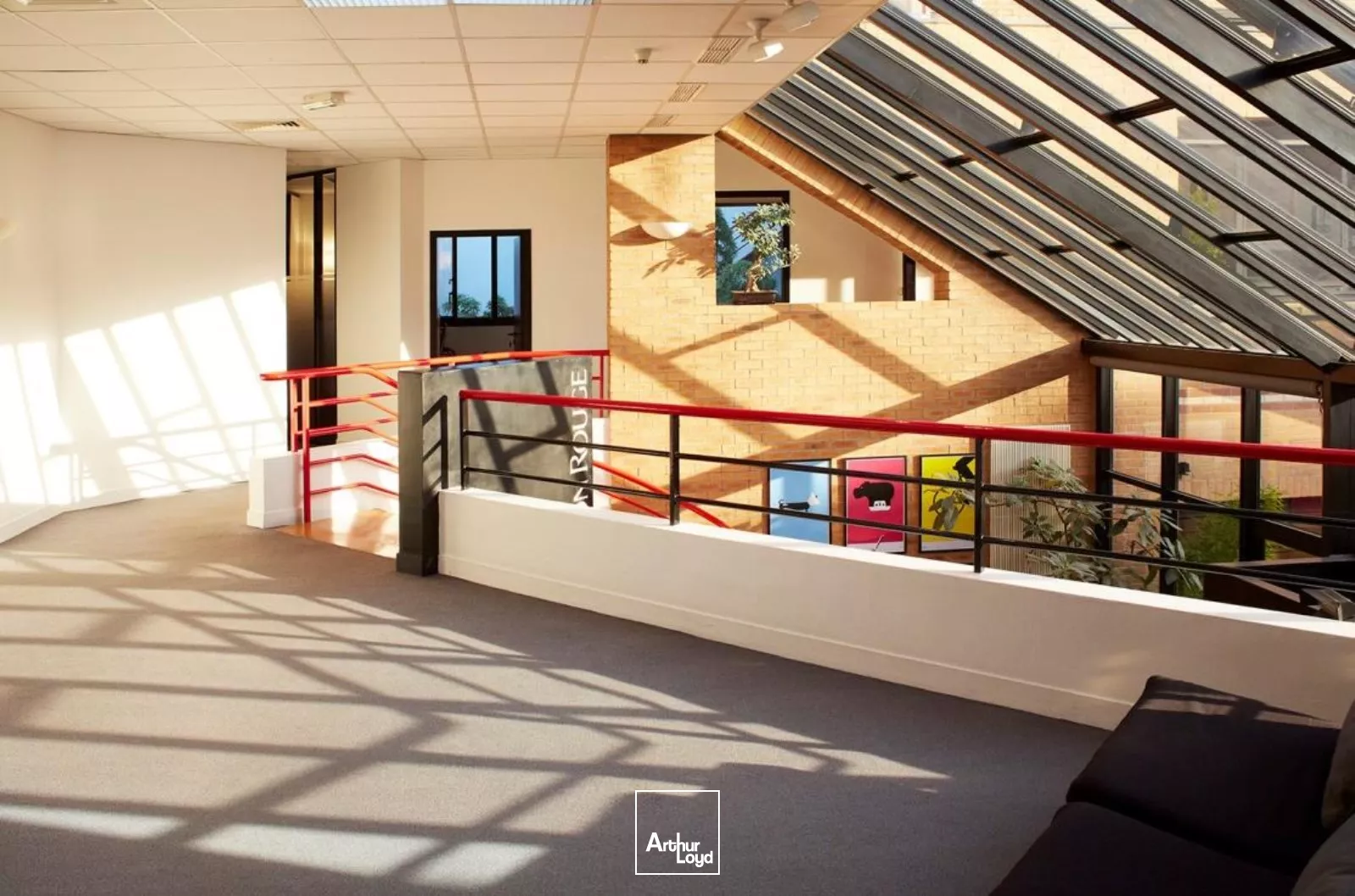 Immeuble indépendant avec cour intérieure, à vendre à Suresnes