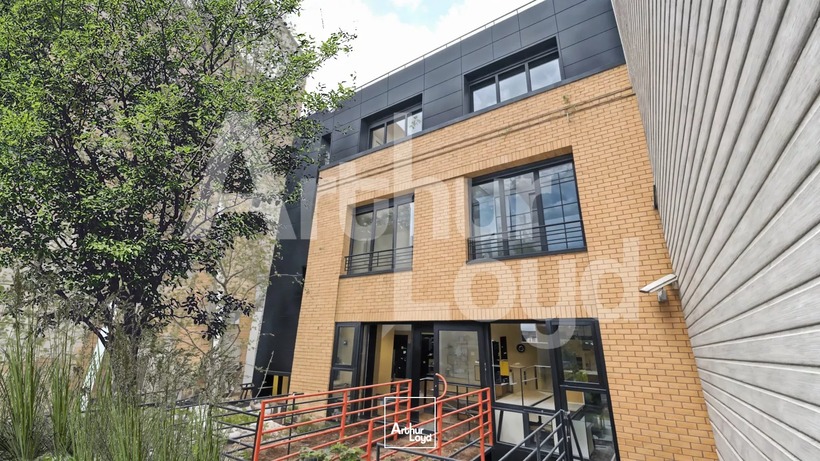 Immeuble indépendant avec cour intérieure, à vendre à Suresnes