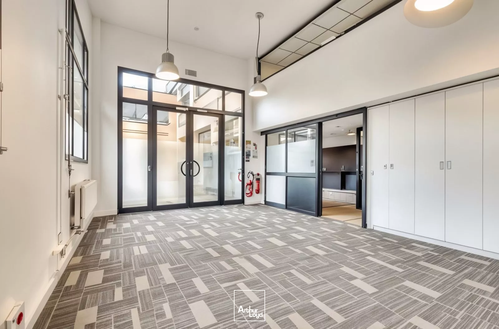 Immeuble indépendant avec cour intérieure, à vendre à Suresnes