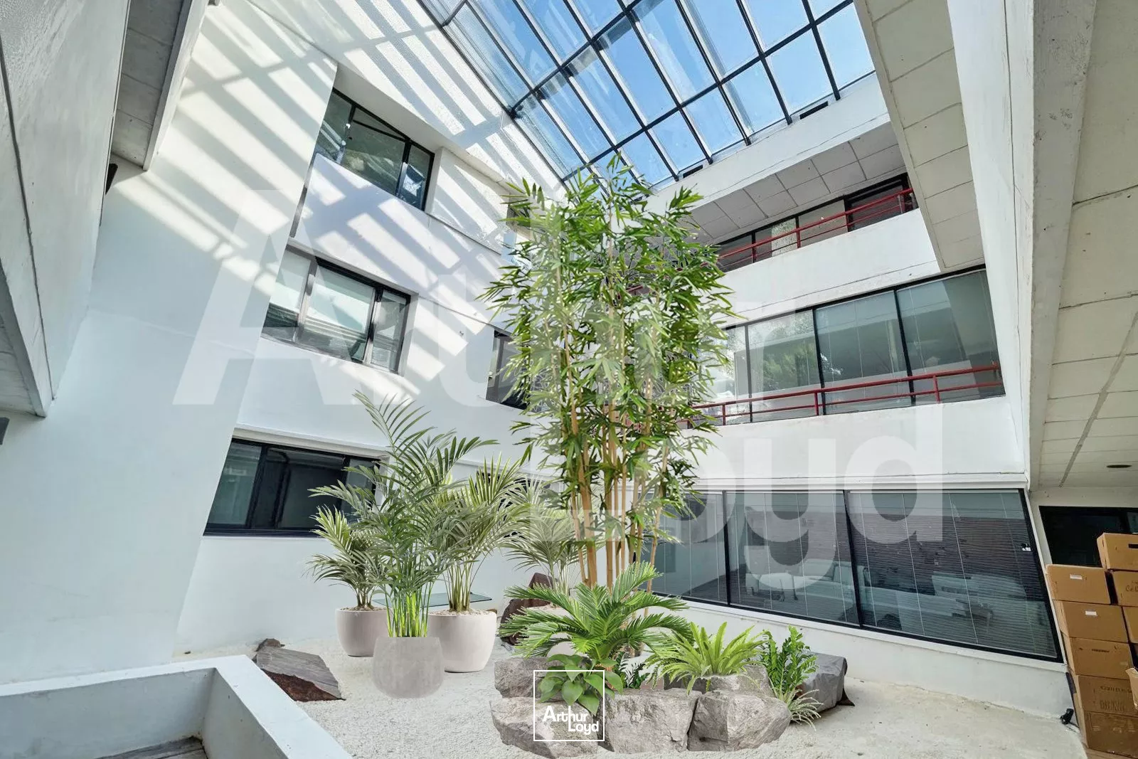 Immeuble indépendant avec cour intérieure, à vendre à Suresnes