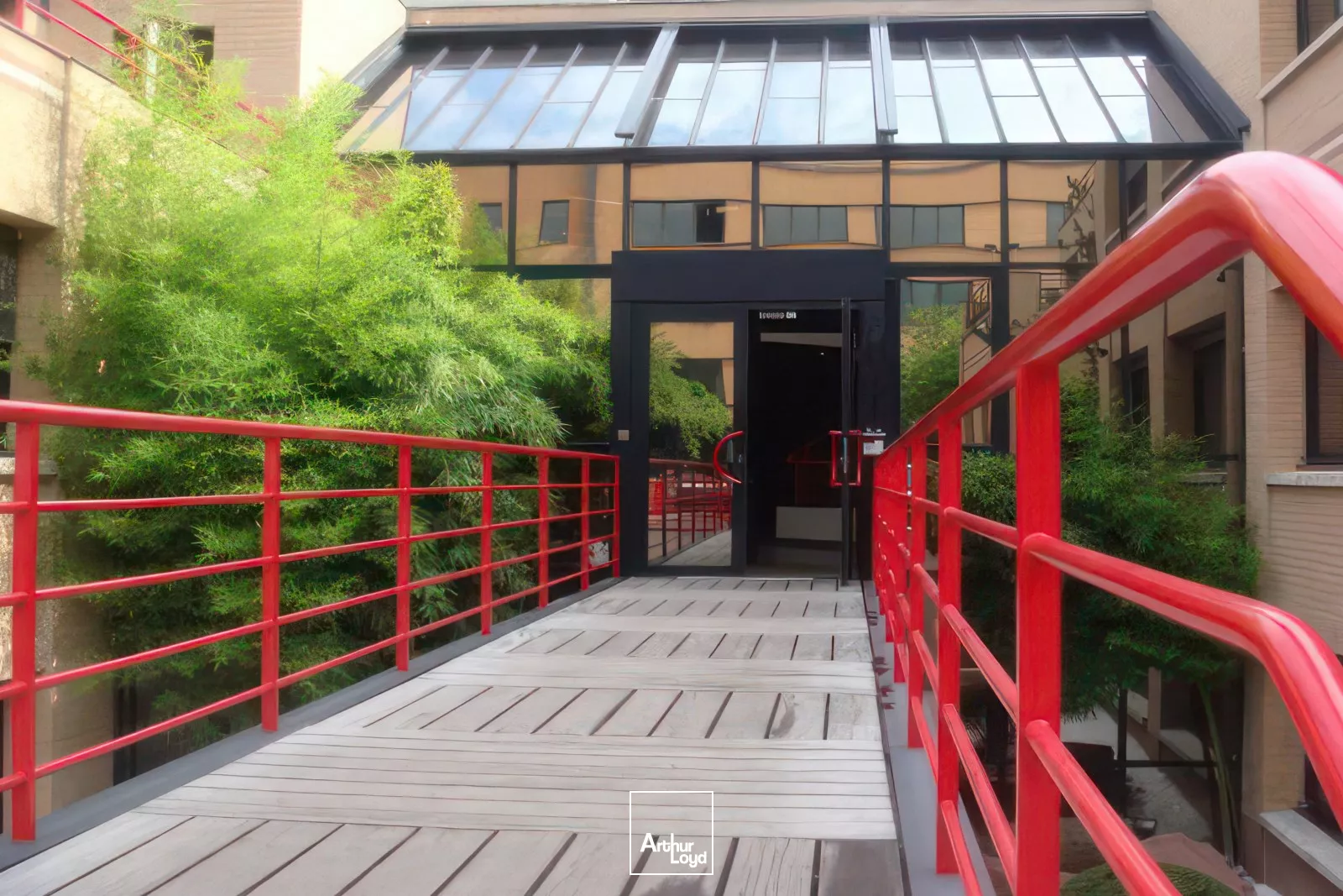 Immeuble indépendant avec cour intérieure, à vendre à Suresnes