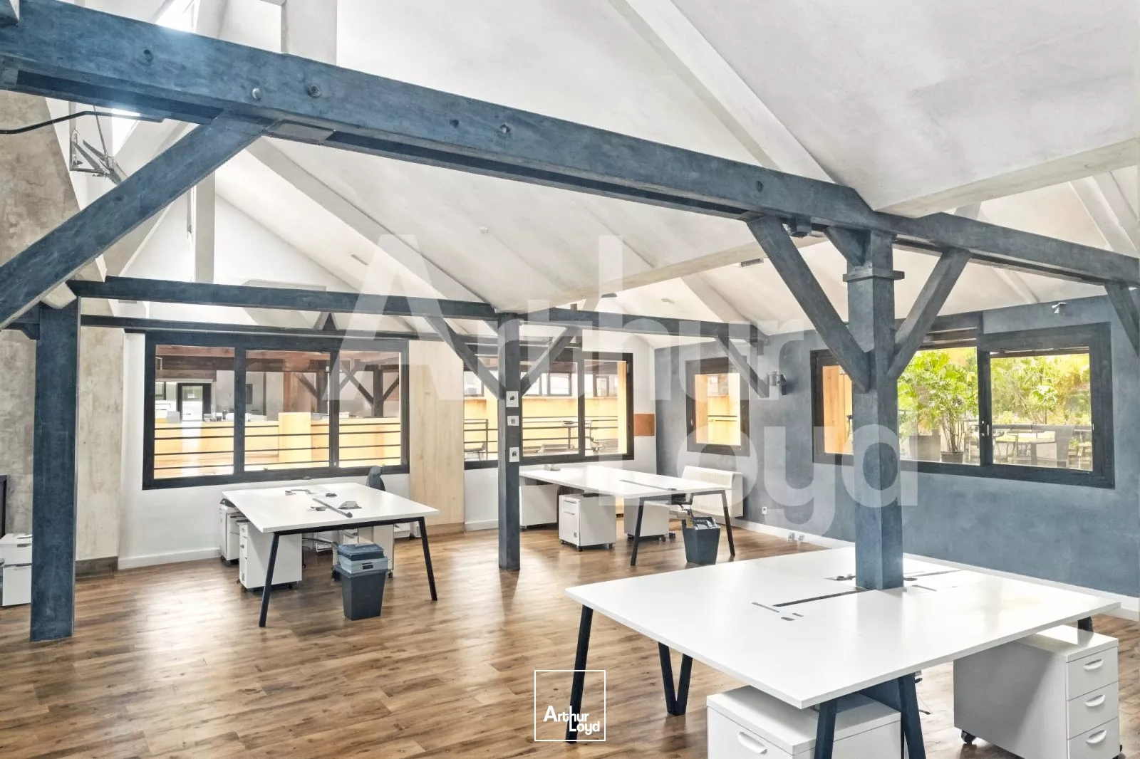 Immeuble indépendant avec cour intérieure, à vendre à Suresnes