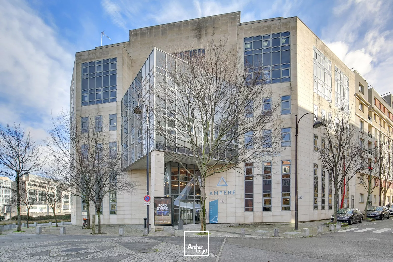 Rueil sur Seine - Bureaux rénovés - Nombreux services - Parking - Proximité RER A