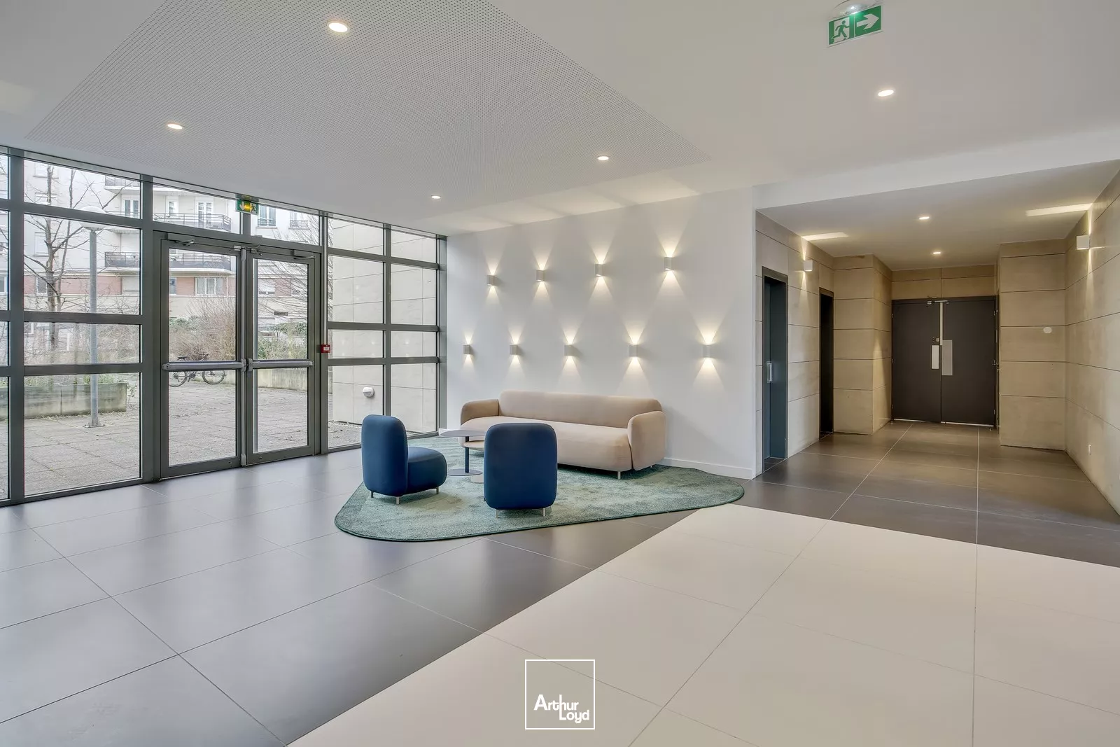 Rueil sur Seine - Bureaux rénovés - Nombreux services - Parking - Proximité RER A