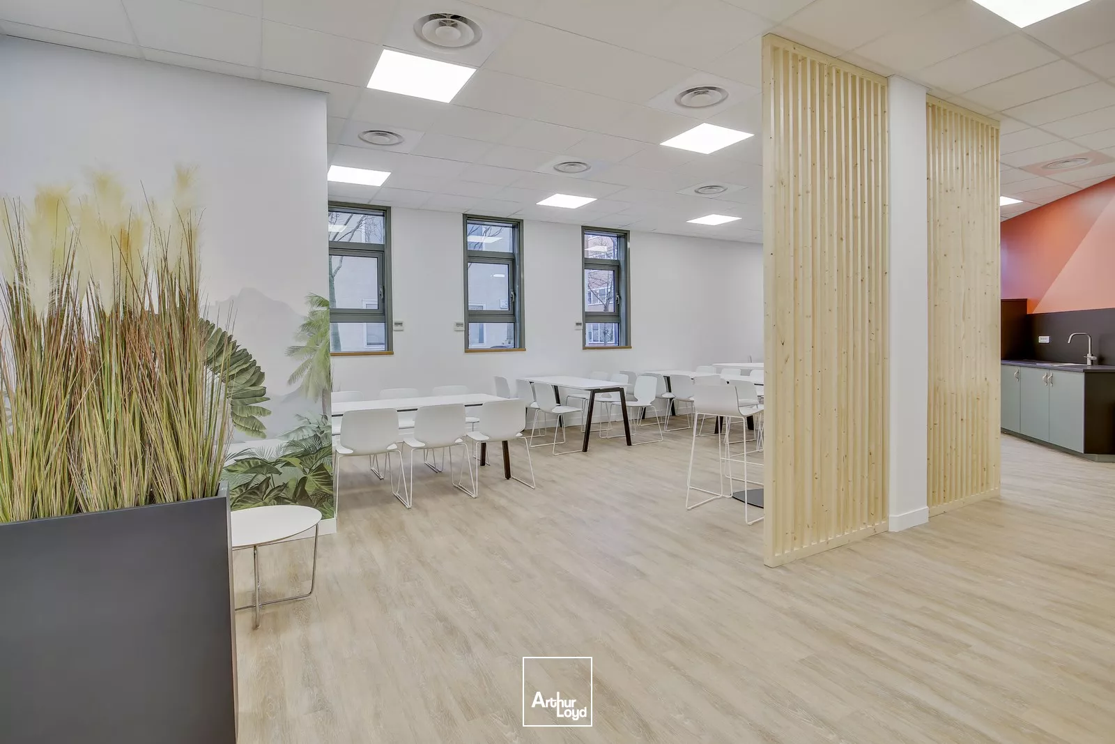 Rueil sur Seine - Bureaux rénovés - Nombreux services - Parking - Proximité RER A