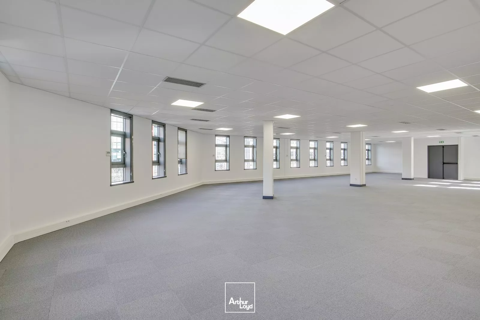 Rueil sur Seine - Bureaux rénovés - Nombreux services - Parking - Proximité RER A