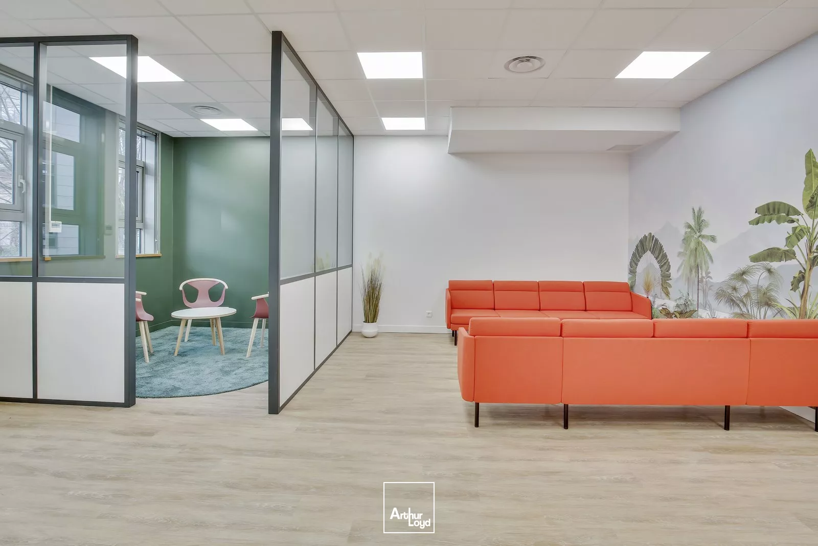 Rueil sur Seine - Bureaux rénovés - Nombreux services - Parking - Proximité RER A