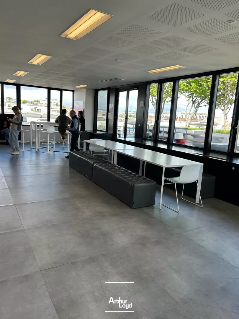 Bureaux Plug & Play avec Roof Top à Levallois-Perret - Proche du Métro 3