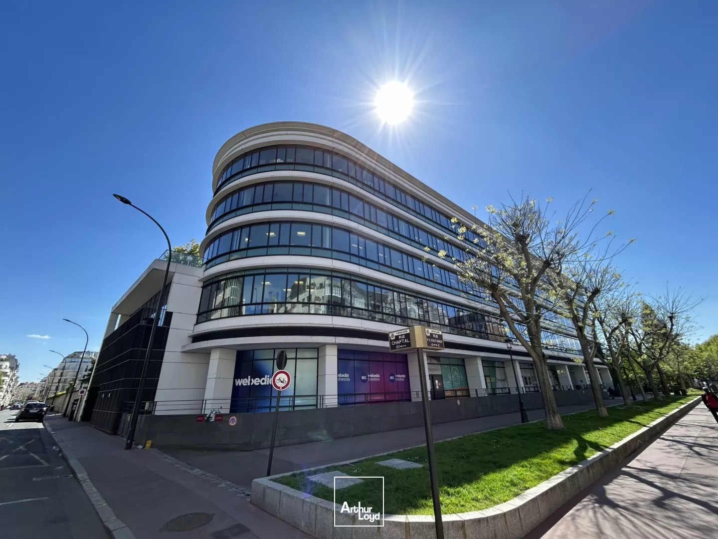 Bureaux Plug & Play avec Roof Top à Levallois-Perret - Proche du Métro 3