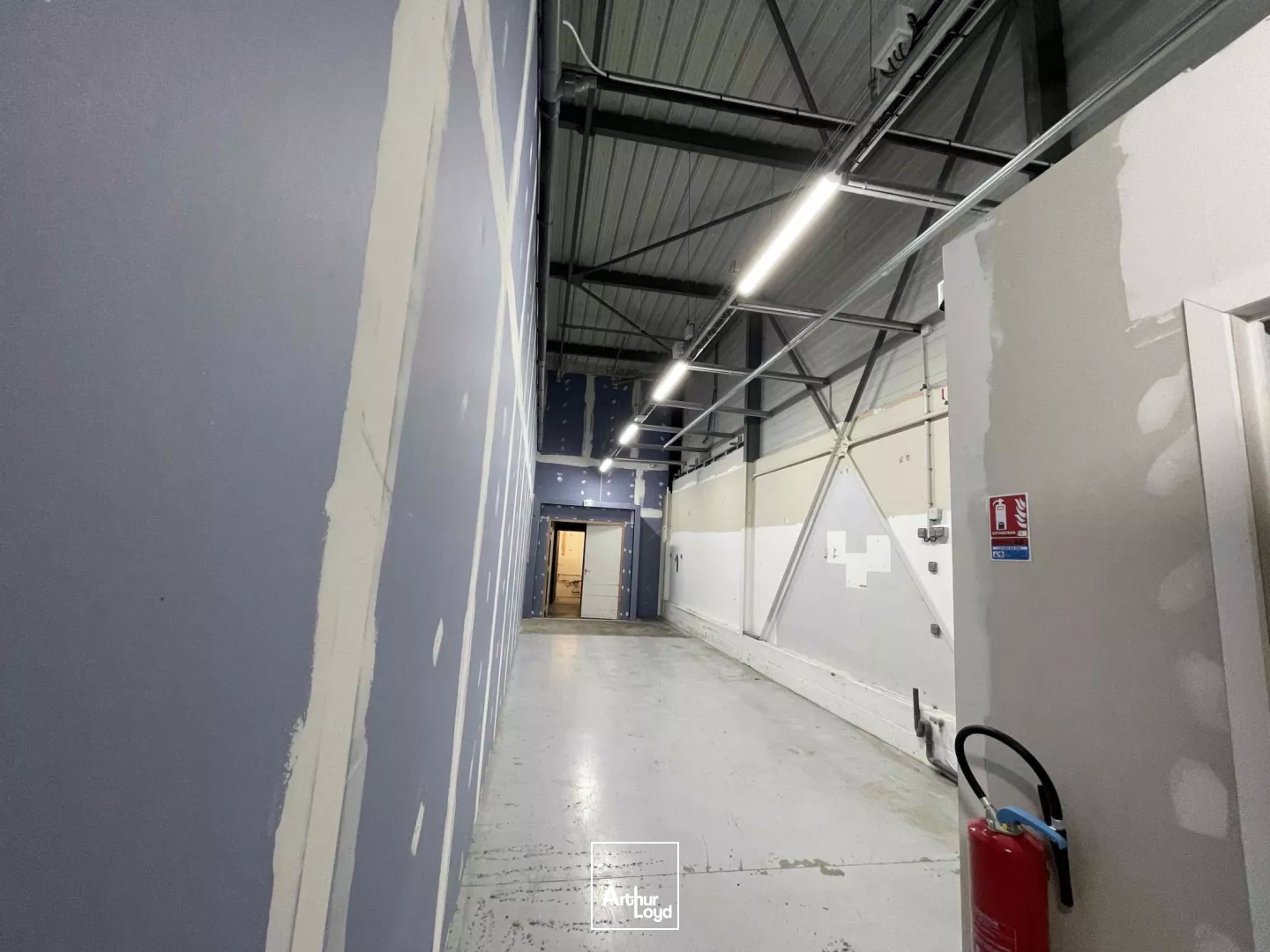 RARE! Zone Auchan ARRAS local de 675m2 à louer