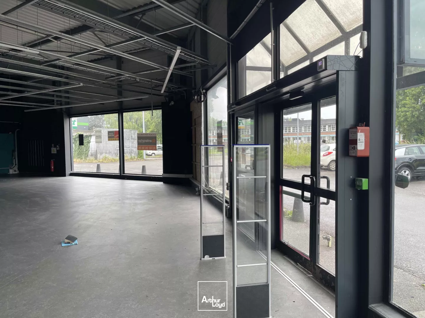 RARE! Zone Auchan ARRAS local de 675m2 à louer