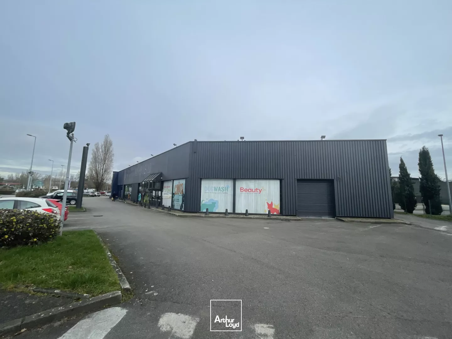 RARE! Zone Auchan ARRAS local de 675m2 à louer