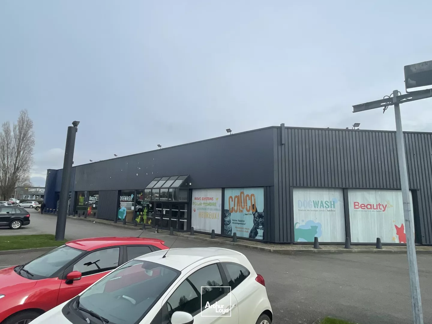 RARE! Zone Auchan ARRAS local de 675m2 à louer