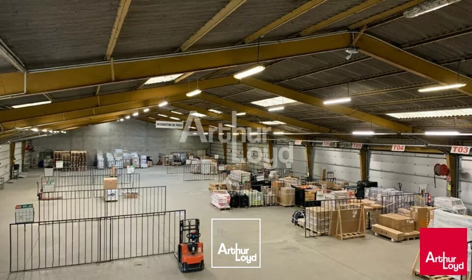 LA CHAUSSEE SAINT VICTOR - LOCATION ENTREPÔT DE 1 400 M² - ACCES A10 A 1 KM 