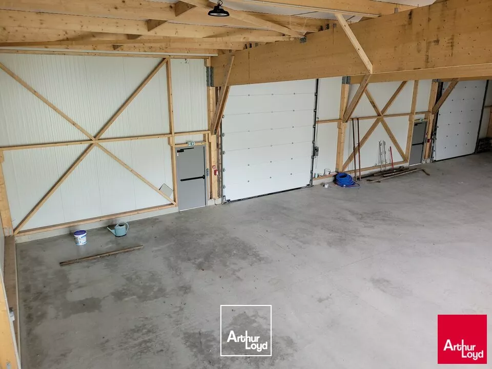 LOCATION AXE LE MANS ANGERS BATIMENT 400m²