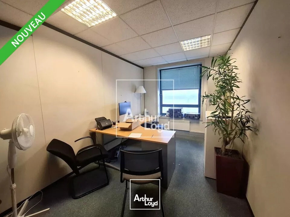 A saisir, bureaux à louer en pied de gare avec nombreux parkings