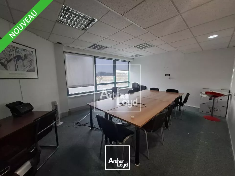 A saisir, bureaux à louer en pied de gare avec nombreux parkings