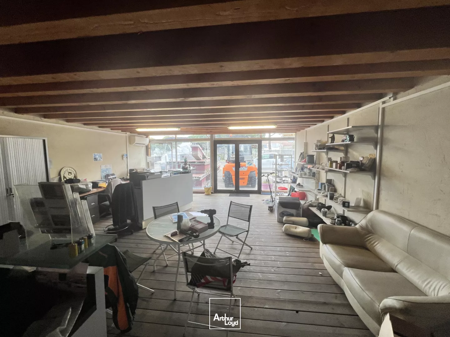 Entrepôt à vendre - Positionnement maritime exceptionnel à Port Camargue