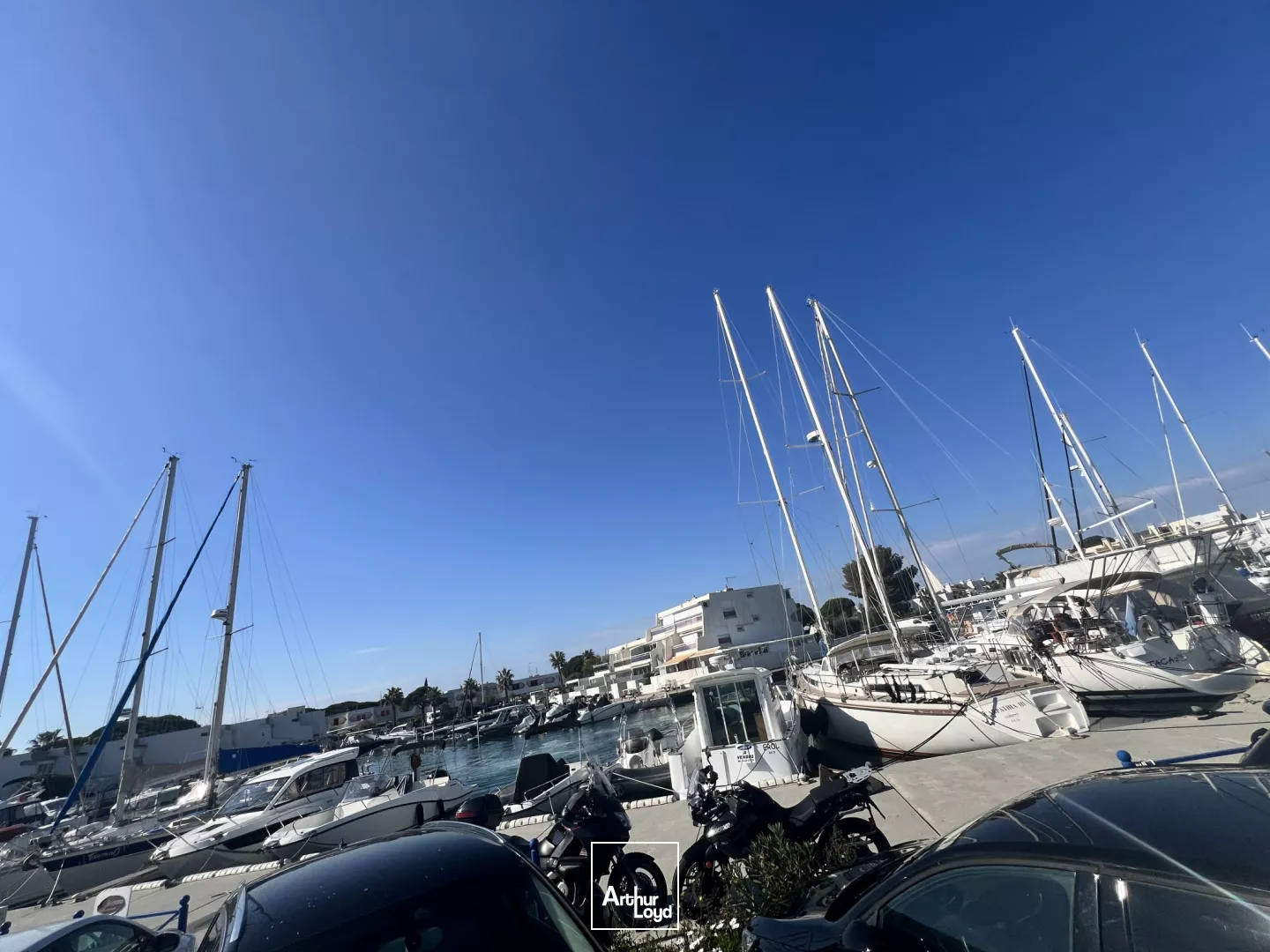 Entrepôt à vendre - Positionnement maritime exceptionnel à Port Camargue