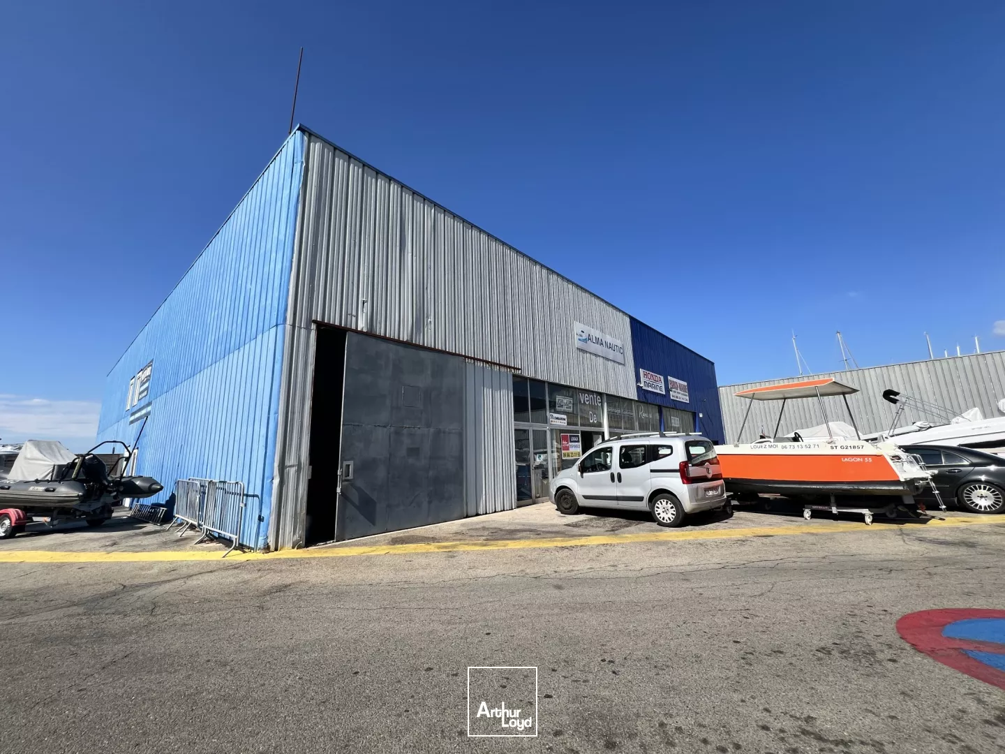 Entrepôt à vendre - Positionnement maritime exceptionnel à Port Camargue