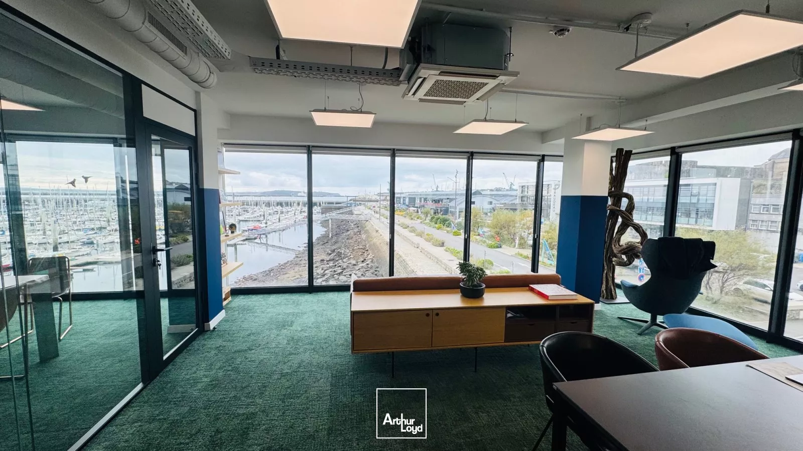 PLATEAUX DE BUREAUX 300 M² PORT DE COMMERCE