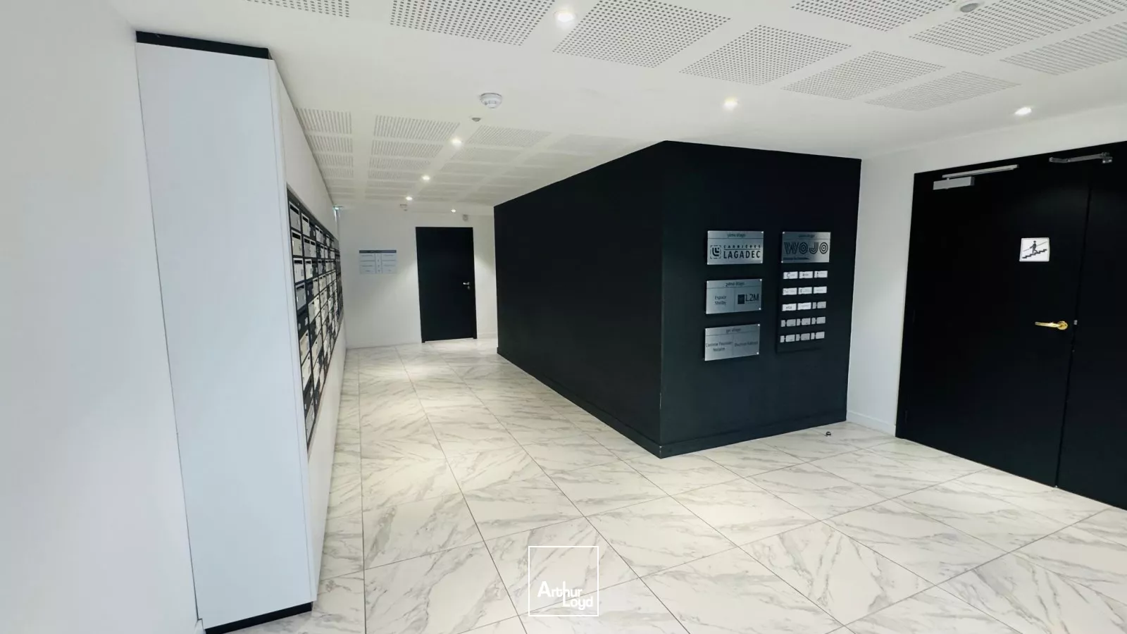 PLATEAUX DE BUREAUX 300 M² PORT DE COMMERCE