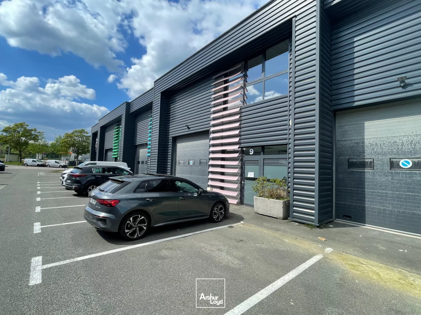 Locaux d'activité à louer à VAL DE REUIL 27100