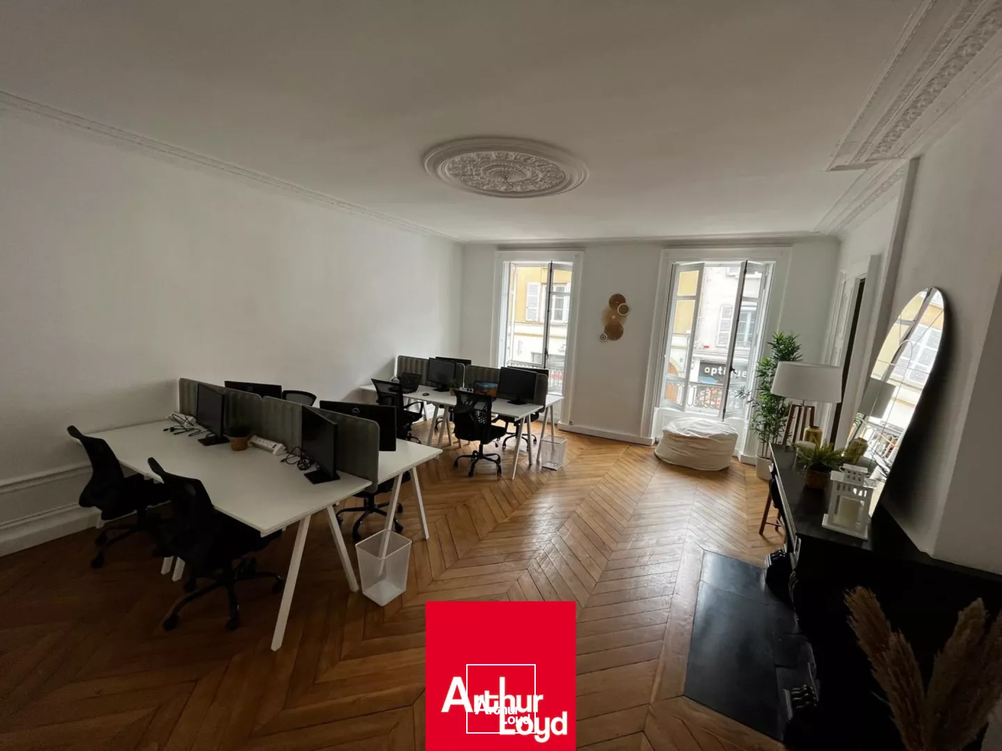 A louer, bureaux emplacement n°1 rue Nationale à Villefranche sur Saône.