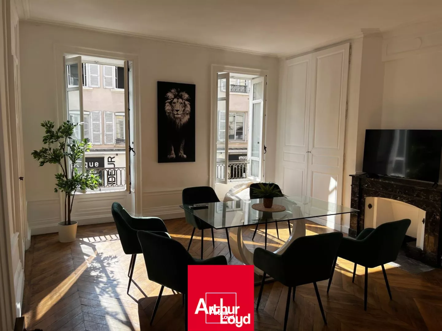 A louer, bureaux emplacement n°1 rue Nationale à Villefranche sur Saône.