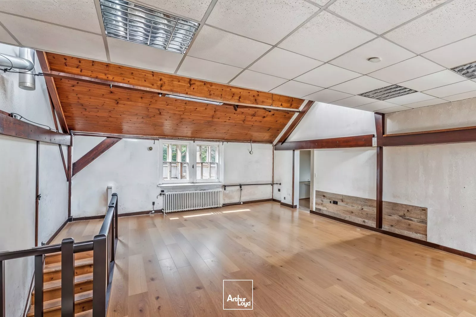 TROCADERO - IMMEUBLE INDEPENDANT - A RESTRUCTURER - 