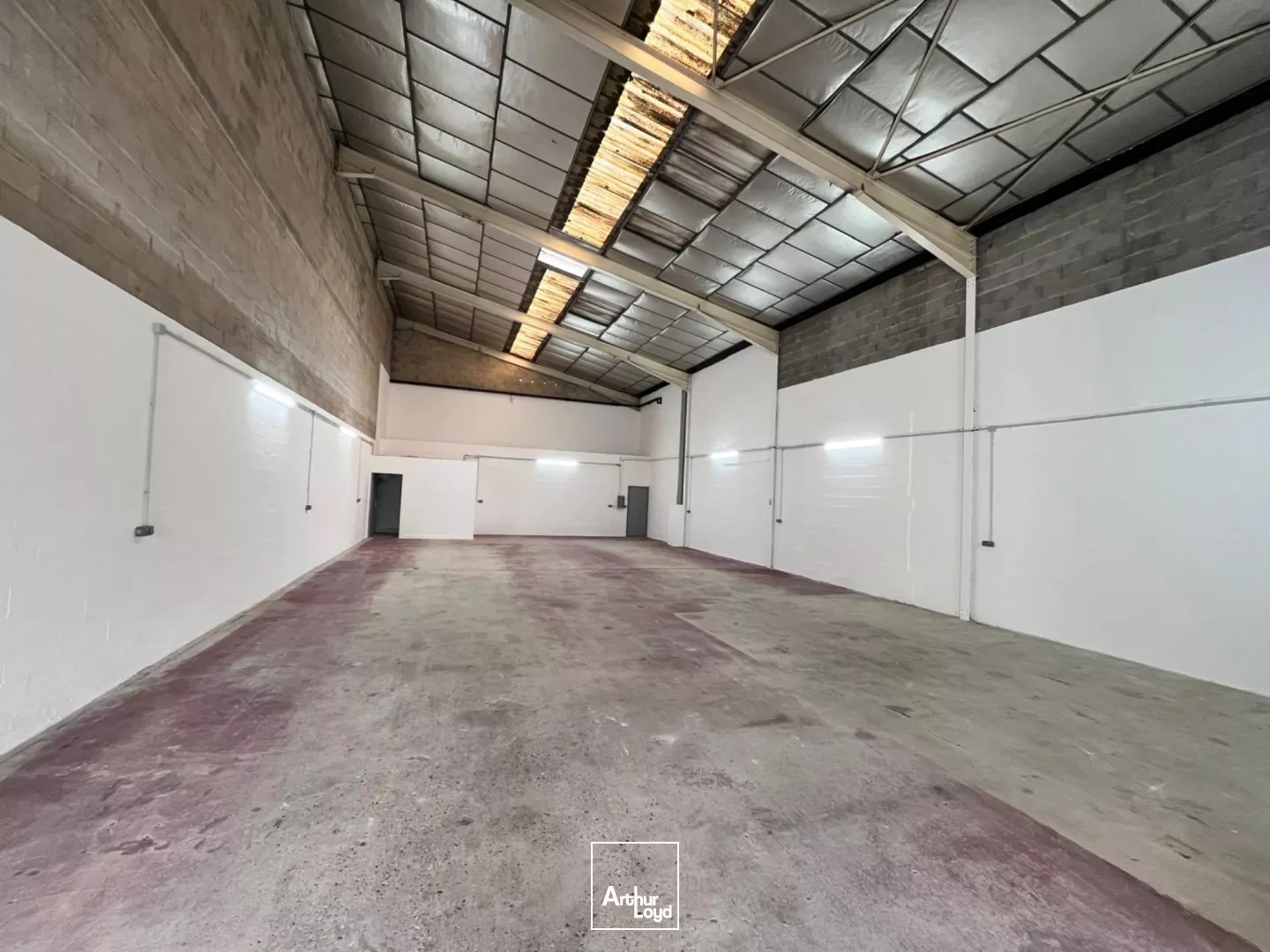 LOCAL D'ACTIVITE DE 248 M² A EAUBONNE - FONCTIONNEL, ACCESSIBLE ET RENOVE
