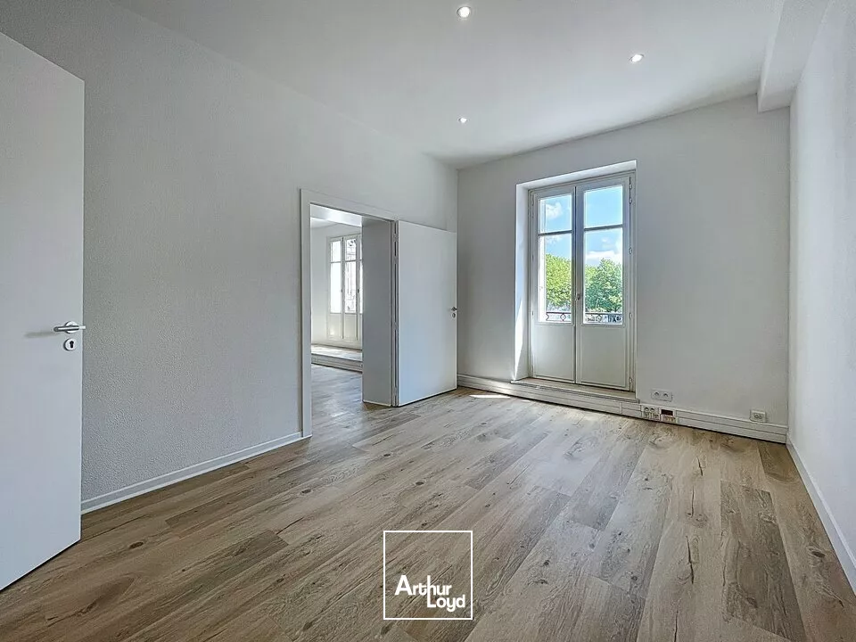 BUREAUX à VENDRE de 207 m²