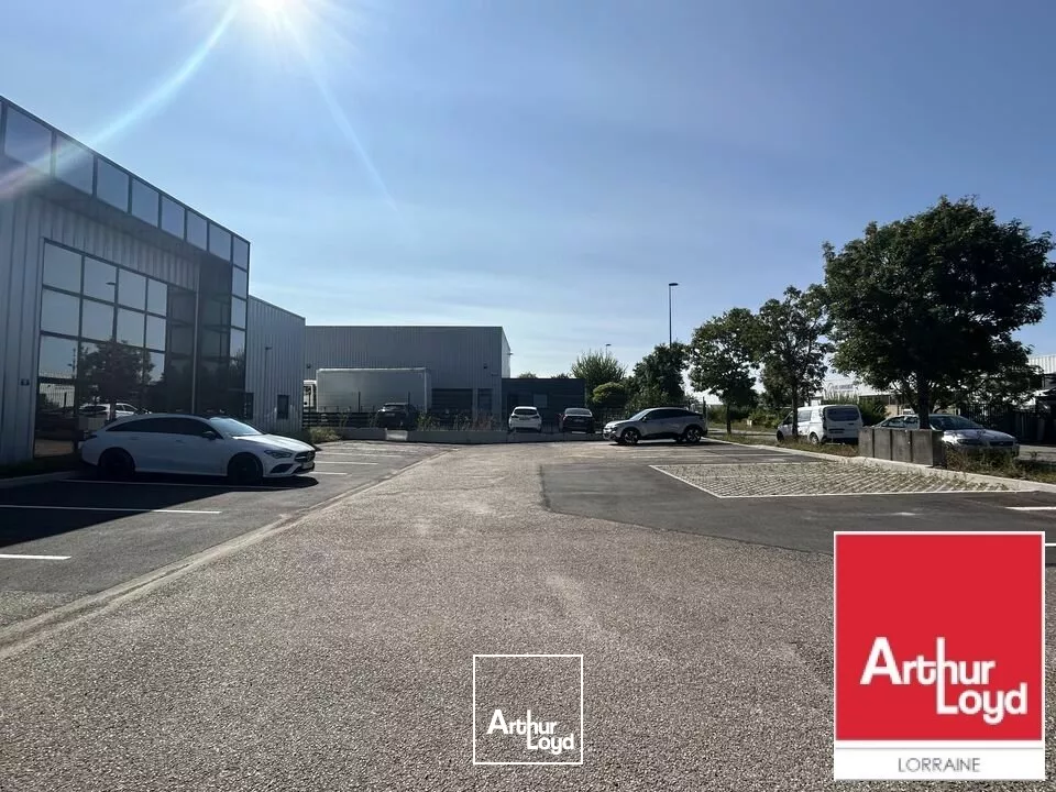 LOCAL D'ACTIVITE - ENTREPOT à VENDRE de 1000 m²