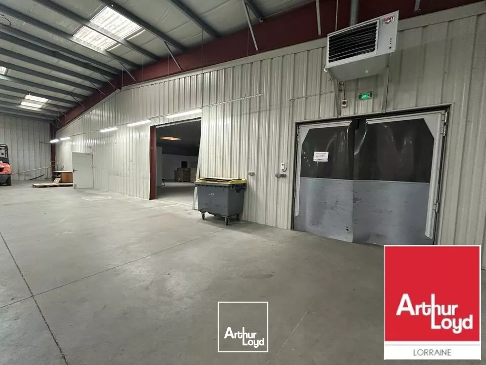 LOCAL D'ACTIVITE - ENTREPOT à VENDRE de 1000 m²