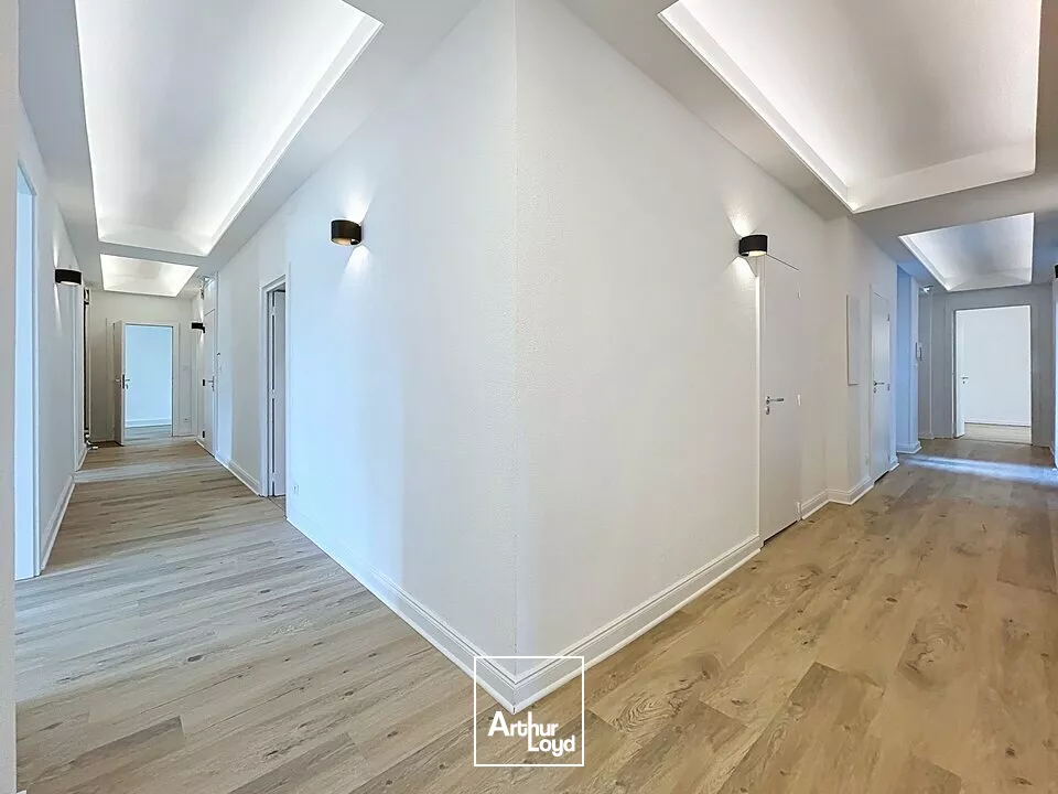 BUREAUX à LOUER de 207 m²