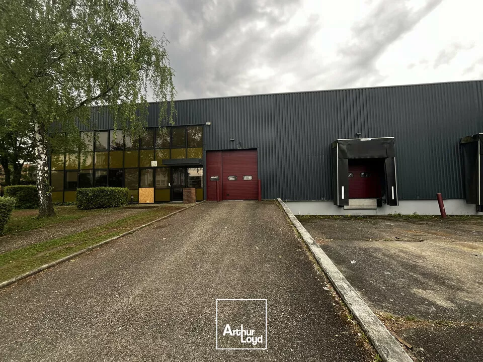 LOCAL D'ACTIVITE - ENTREPOT à LOUER de 1517 m²
