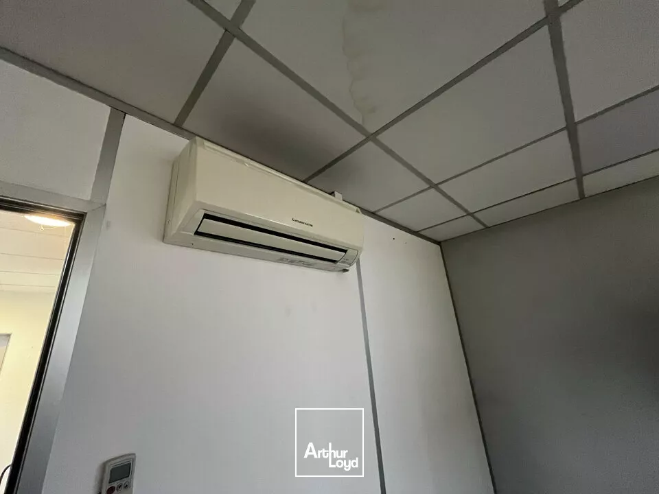 LOCAL D'ACTIVITE - ENTREPOT à LOUER de 1517 m²