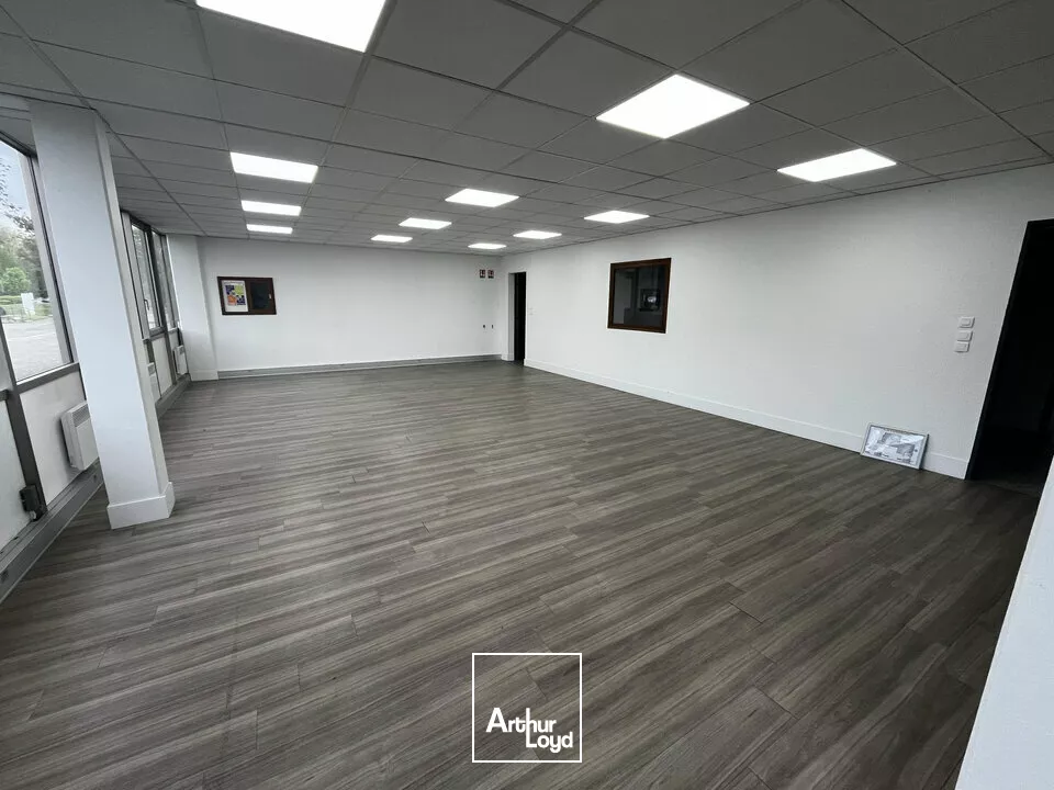 LOCAL D'ACTIVITE - ENTREPOT à LOUER de 1517 m²
