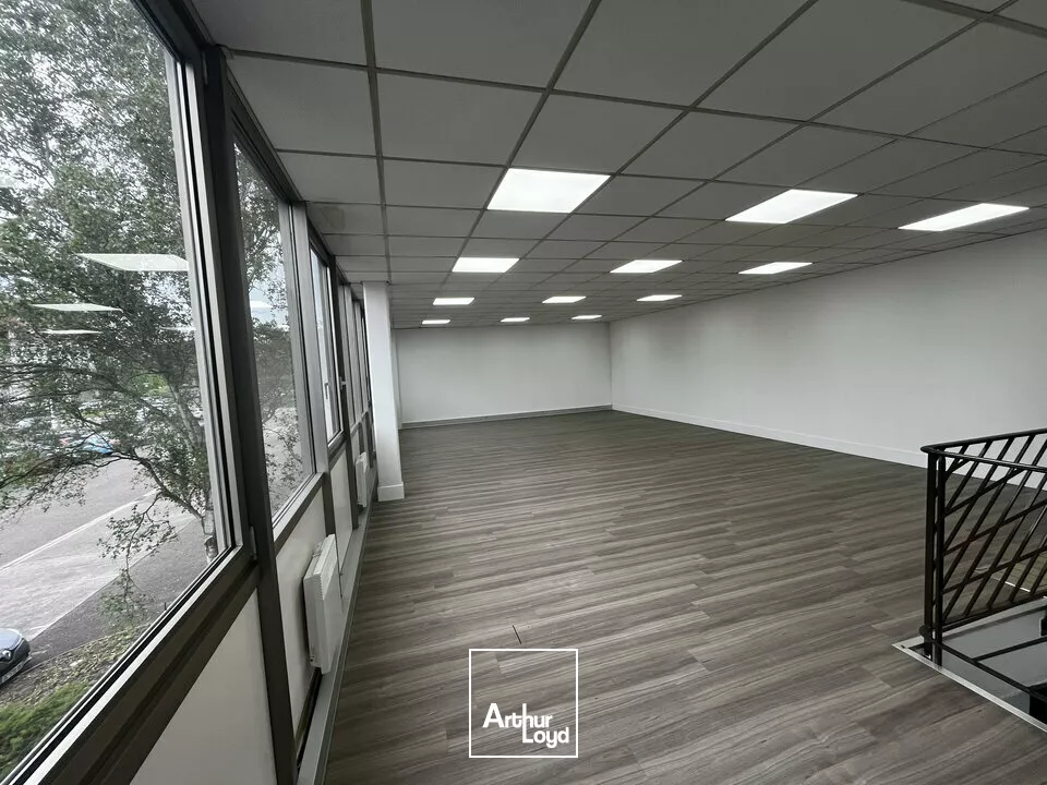 LOCAL D'ACTIVITE - ENTREPOT à LOUER de 1517 m²